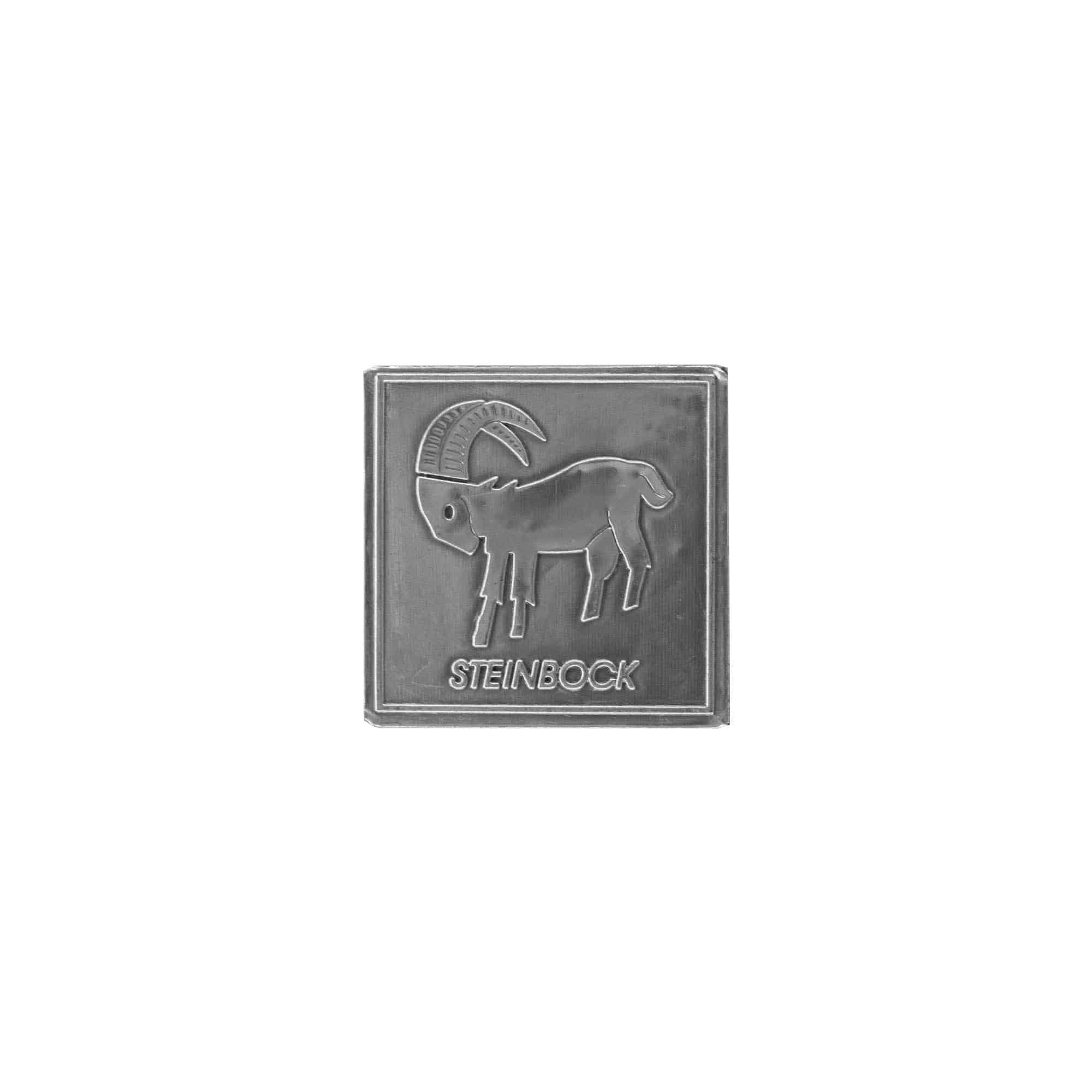 Tinmærkat 'Steinbock', firkantet, metal, sølv Tinmærkat 'Steinbock', firkantet, metal, sølv