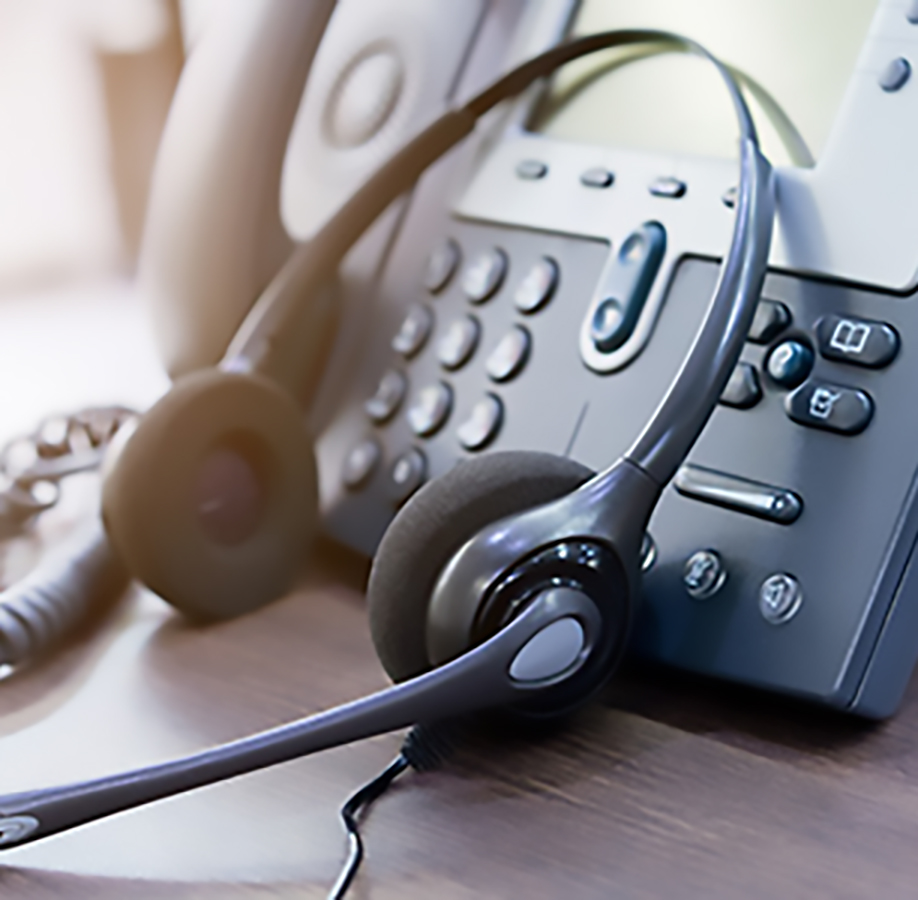 Har du yderligere spørgsmål? Kundeservice humør: telefon med headset lænet